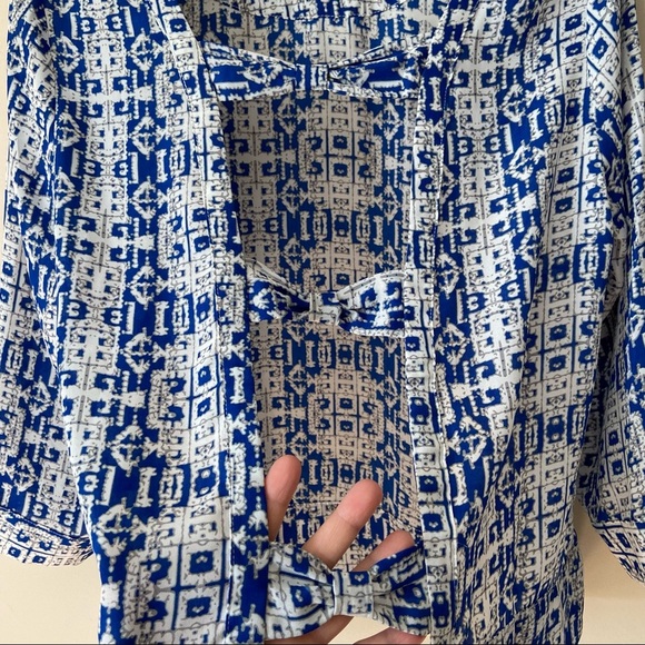 Blue White Bow Back Cutout Blouse Medium - Picture 3 of 10